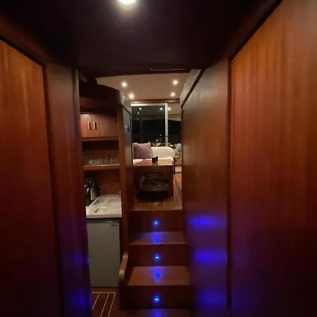 Exclusive Yatching Botel