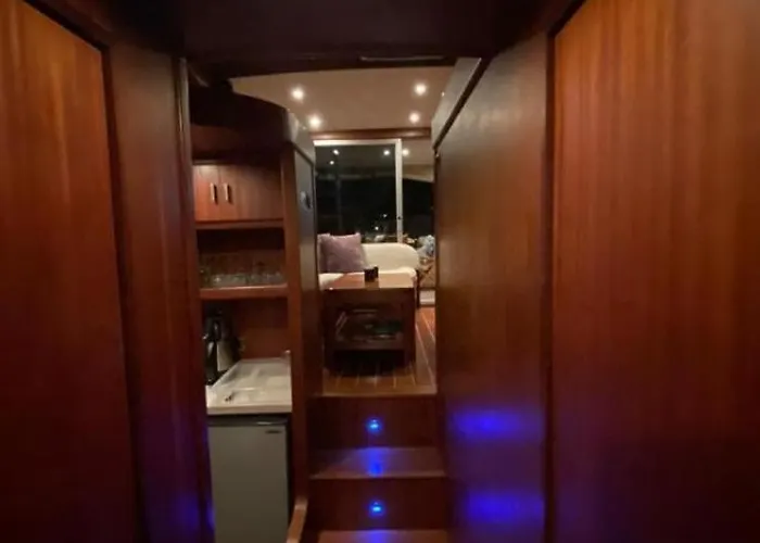 Exclusive Yatching Botel