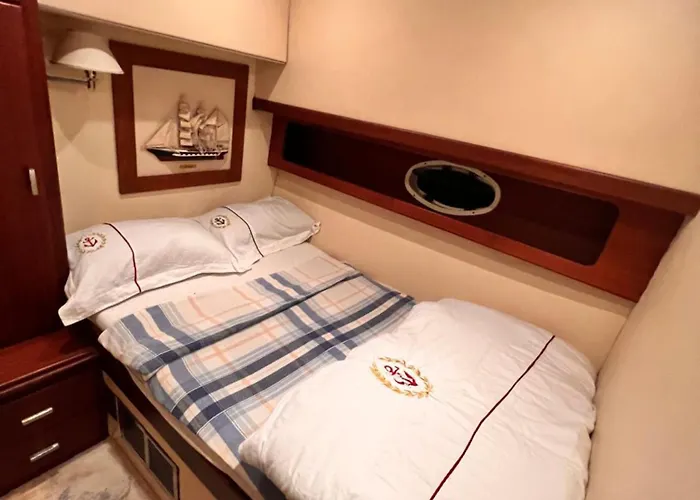 Botel Exclusive Yatching *