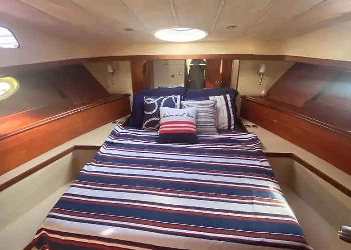 Exclusive Yatching Botel