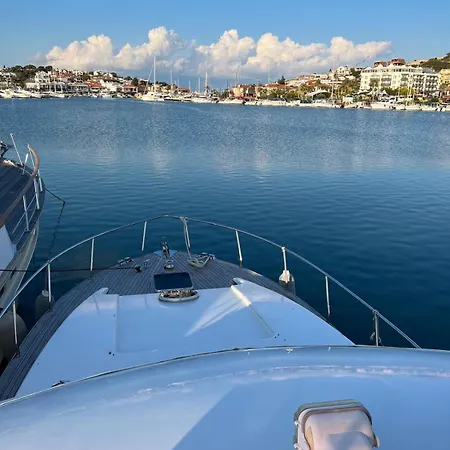 Exclusive Yatching Úszó hotel *