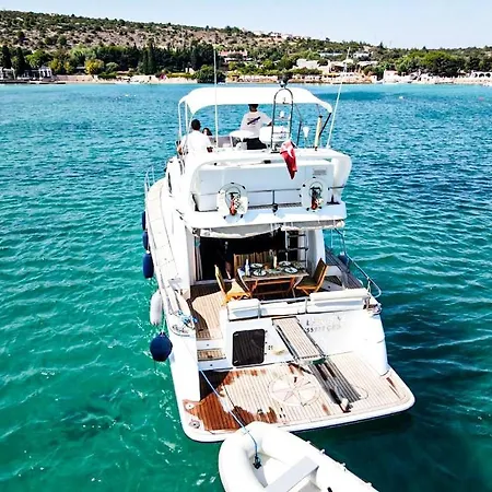 Exclusive Yatching *