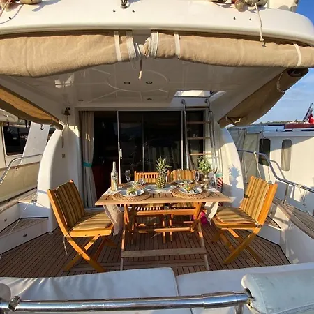 Úszó hotel Exclusive Yatching