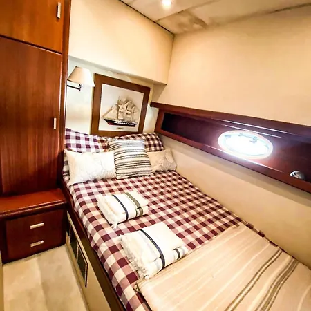 Exclusive Yatching Úszó hotel *