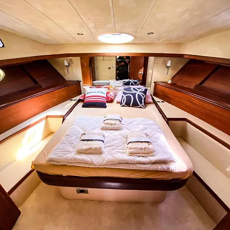 Ботель Exclusive Yatching *