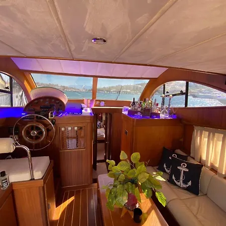 Exclusive Yatching *