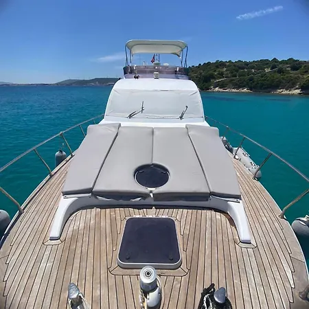 Exclusive Yatching *