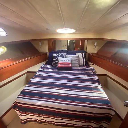 Exclusive Yatching Úszó hotel