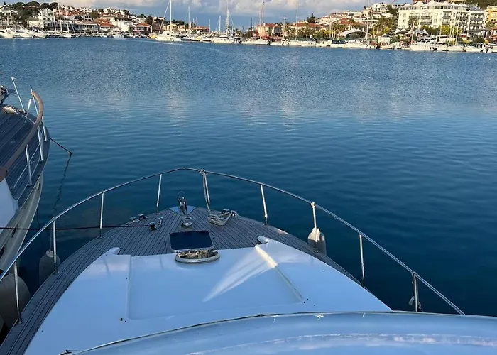 Exclusive Yatching Botel *