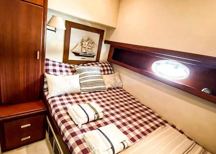 Exclusive Yatching Botel *