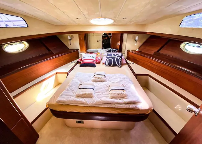 Botel Exclusive Yatching *