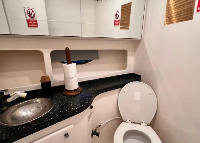 Botel Exclusive Yatching *