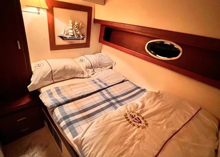 Botel Exclusive Yatching