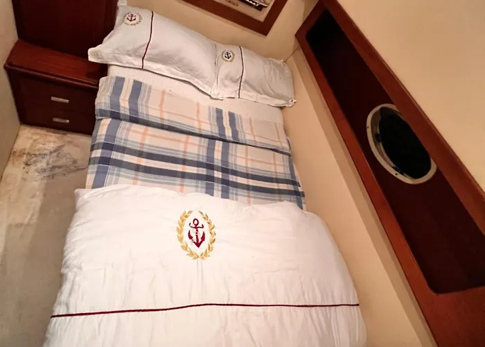 Botel Exclusive Yatching